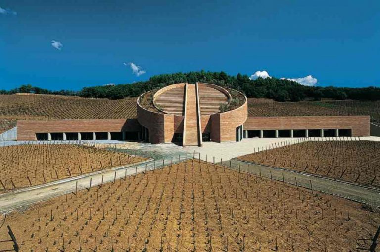 Vino e grande architettura, la nuova attrattiva per il turista in Toscana