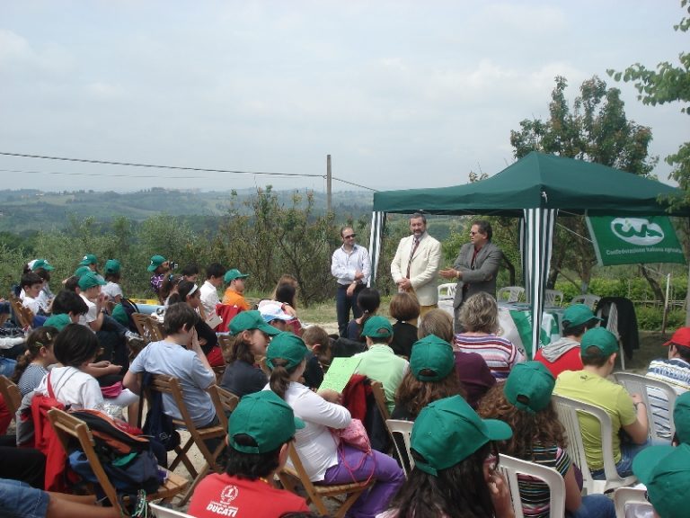 Fattoria degli Studenti, lezione in campagna per duemila giovani senesi