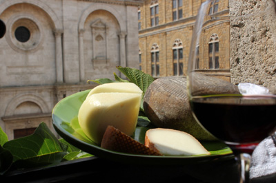 Il vino giusto per ogni formaggio: a Pienza ONAF e vino Orcia fanno scuola. Il 6 settembre