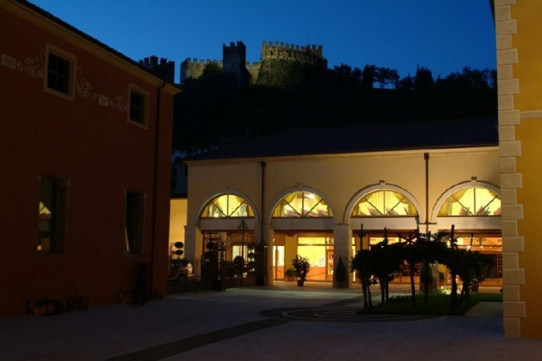 Cantina di Soave si illumina d’immenso