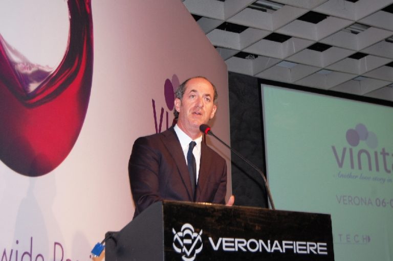 ‘Meno burocrazia per esportare di più’ la ricetta di Zaia al Vinitaly