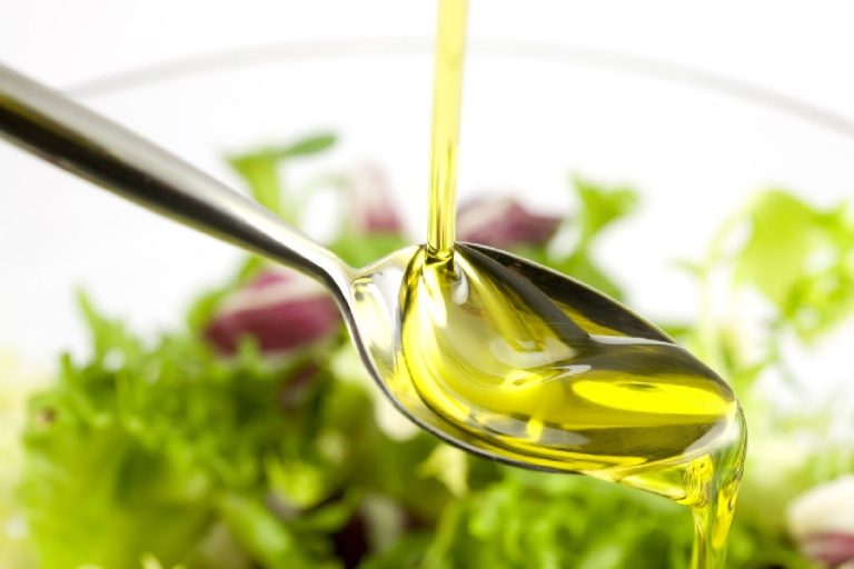 Olio: addio a 1 bottiglia Made in Italy su 4, sos inganni