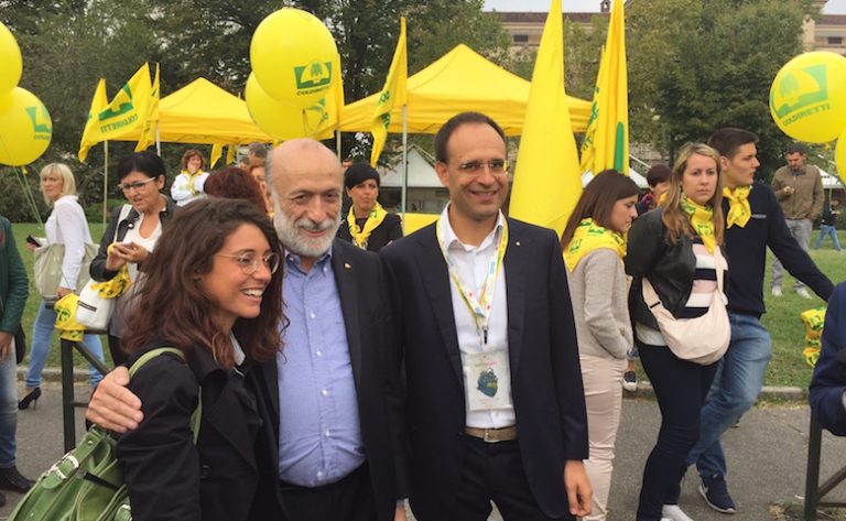 Il padre di Slow Food si veste di giallo. Al Salone del Gusto Petrini nuovo presidente di Campagna Amica