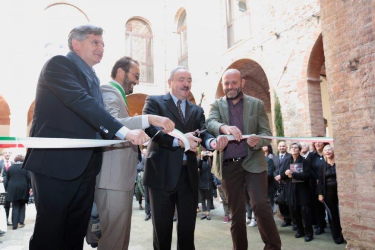 Mezzo secolo di Nobile. Il celebre vino festeggia e investe 1,5 mln sulla Fortezza