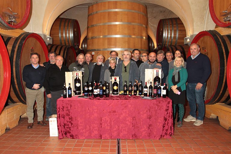 Vino Nobile e Nomadi. Un brindisi alla Vecchia Cantina per aprire il tour 2016