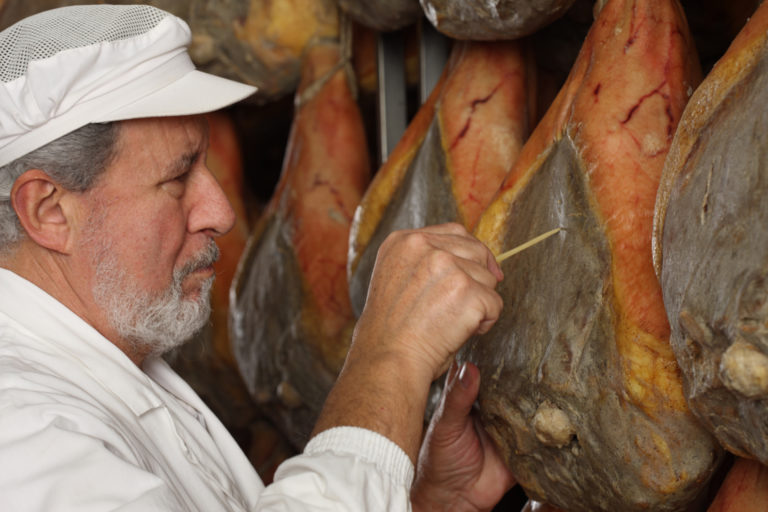 Venti anni di Dop. Prosciutto toscano il più amato dalle donne. Mercato in crescita