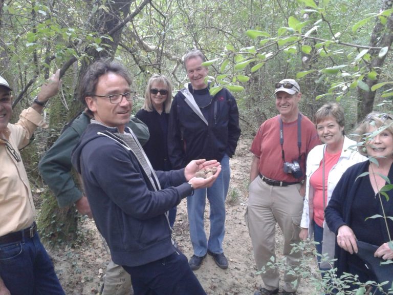 Degustazioni, cultura e convegni. Asciano celebra il tartufo bianco delle Crete Senesi