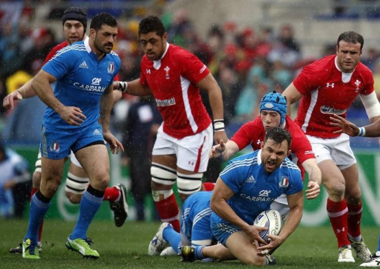 Solidarietà a meta. Caciotte dalle zone terremotate distribuite durante il 6 Nazioni di rugby