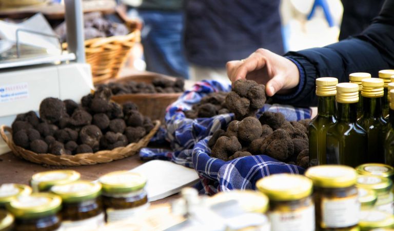 Nero Norcia festeggia 60 anni di storia del tartufo. Dal 23 al 25 febbraio e dal primo al 3 marzo