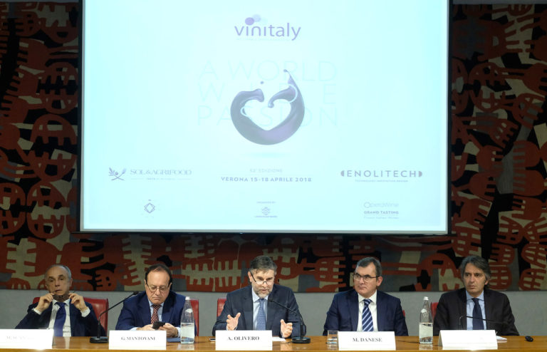 Vinitaly 2018, crescono gli espositori esteri (+25%). Sarà più green e digitale