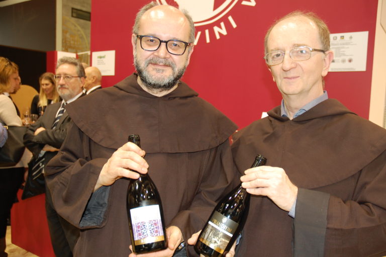 Oltre lo spirito. Il vino dei carmelitani scalzi incanta a Vinitaly