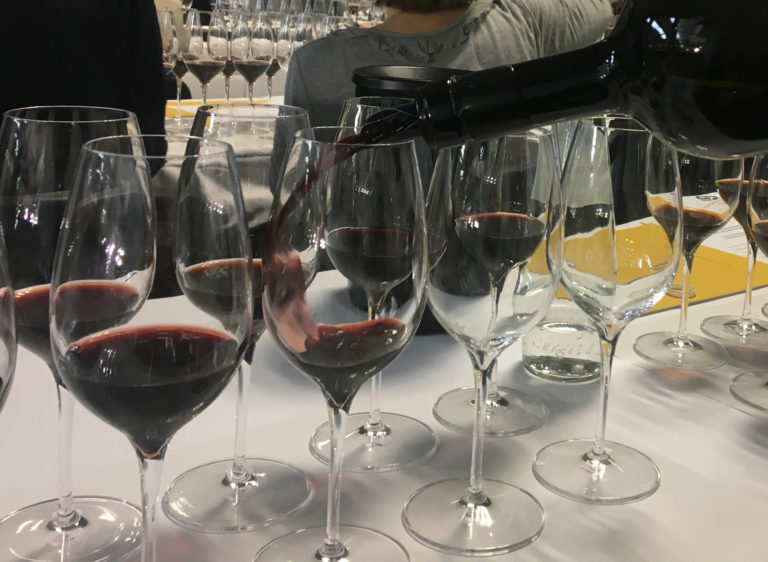 Vino, scenario globale di grande complessità. Federvini: in GDO gli spumanti guidano le vendite (+3,5% valore)