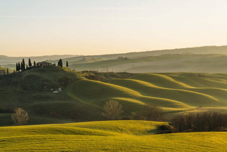 Un terreno gratis da coltivare (per 20 anni) con il terzo figlio. Manovra, arriva la conferma di Centinaio