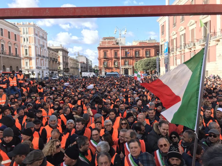 Giornata storica per l’agricoltura pugliese. Gilet Arancioni: la mobilitazione resta, ma politica sa che adesso non può più scherzare