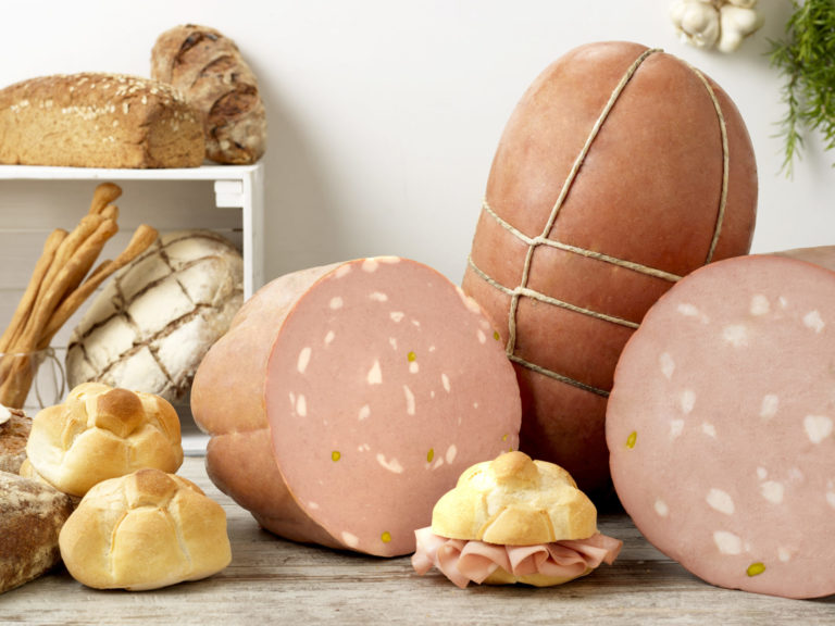 Mortadella Bologna IGP, è boom anche all’estero (+8,6%). E nel nuovo disciplinare niente glutammato e solo aromi naturali