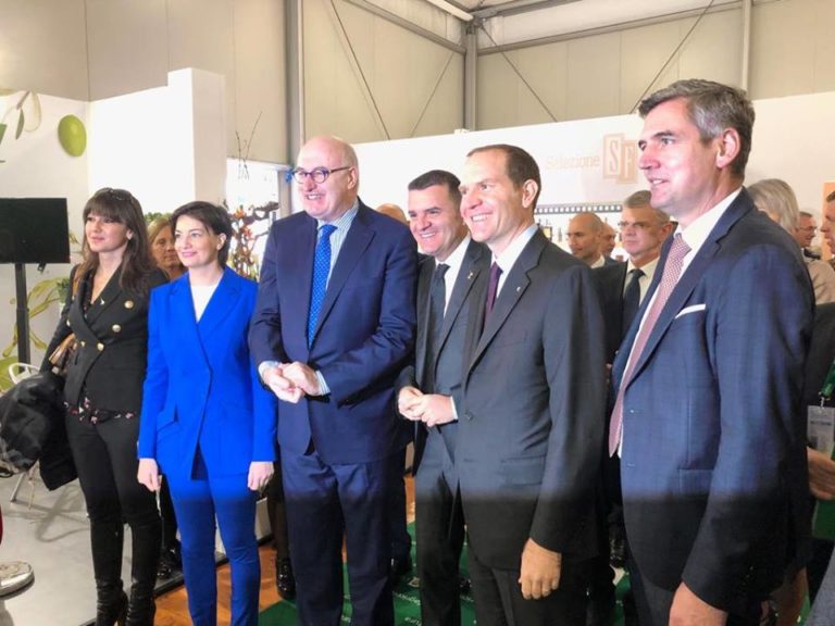 Vinitaly al via. Spazio Confagricoltura inaugurato con Hogan, Centinaio. Tutti gli appuntamenti