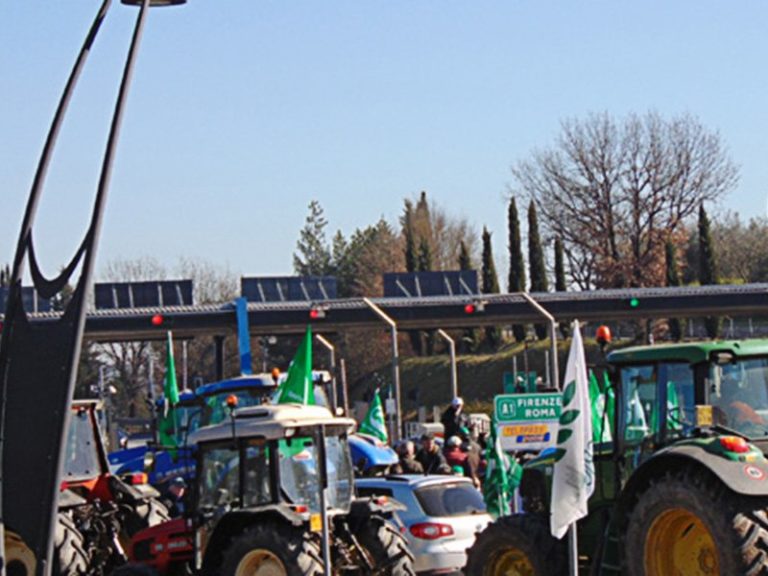 Agricoltori e trattori scendono in piazza a difesa del settore e del reddito delle aziende agricole