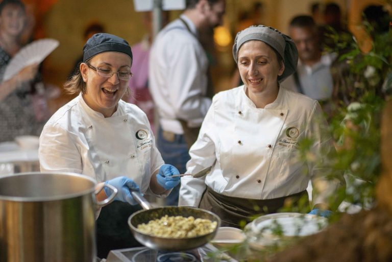 Orecchiette regine di Puglia, tutto pronto per la loro festa. Ad agosto a Grottaglie