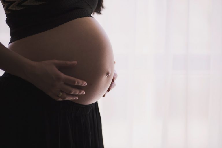 Come mangiano le donne italiane in gravidanza? Lo svela un’indagine del CREA