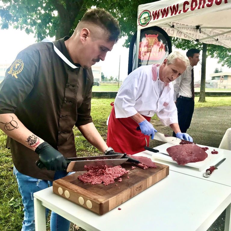 La carne rossa non fa male. Ma deve essere magra, di qualità e non carne processata. Promossa la razza Piemontese