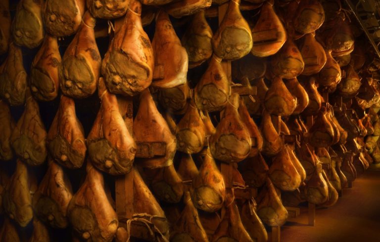 Prosciutto di Modena DOP in calo produzione ed export, tiene l’affettato