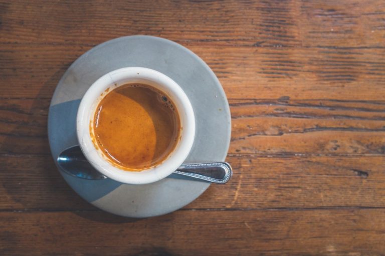 Espresso. Il prezzo del caffè al bar deve essere proporzionale alla qualità della tazzina