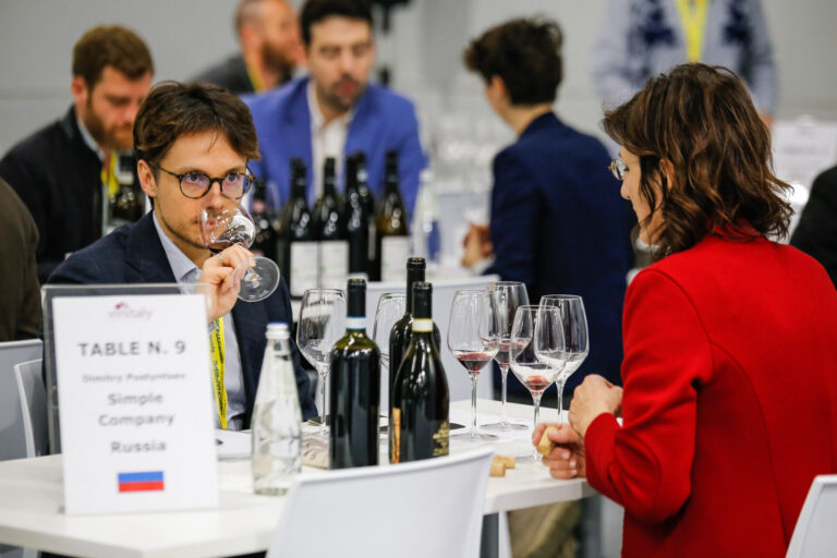 Vinitaly 2021, il mondo del vino ci crede. Dal 20 al 23 giugno le nuove date della 54esima edizione