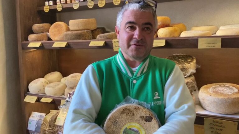 Abbiamo portato il pecorino direttamente a casa. Bussu (Fattoria Pianporcino) non si è arreso al Covid, con nuove idee e consegne a domicilio