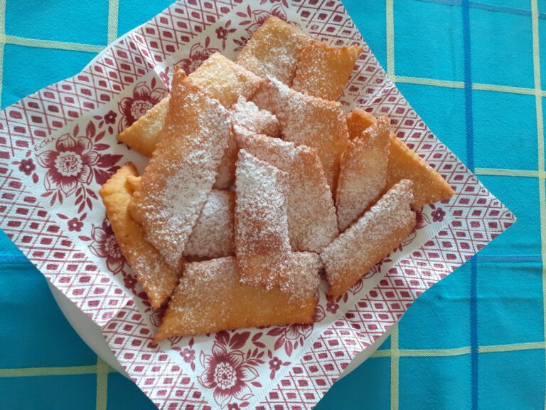 Crogetti (o chiacchiere) che passione! La ricetta originale per una Carnevale dal gusto dolce