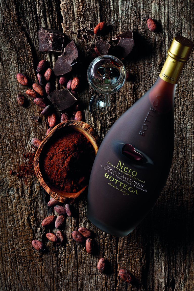 Nero Bottega. Il liquore di cioccolato e grappa in un elegante packaging