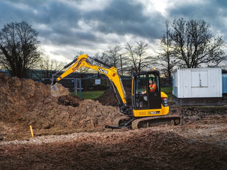 Potenza Stage V per gli escavatori compatti JCB da 4-6 tonnellate