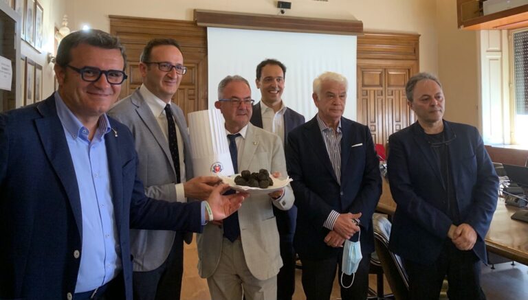 Intesa Mipaaf – Federcuochi – Accademia tartufo nel mondo. Centinaio: Connubio vincente Made in Italy