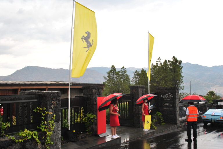 Grande festa Ferrari a Cavanera sull’Etna