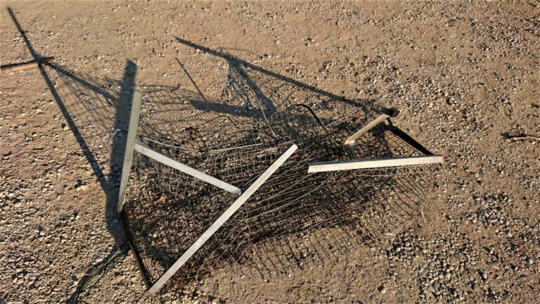 Vandali distruggono una gabbia per le nutrie di un’azienda nel padovano