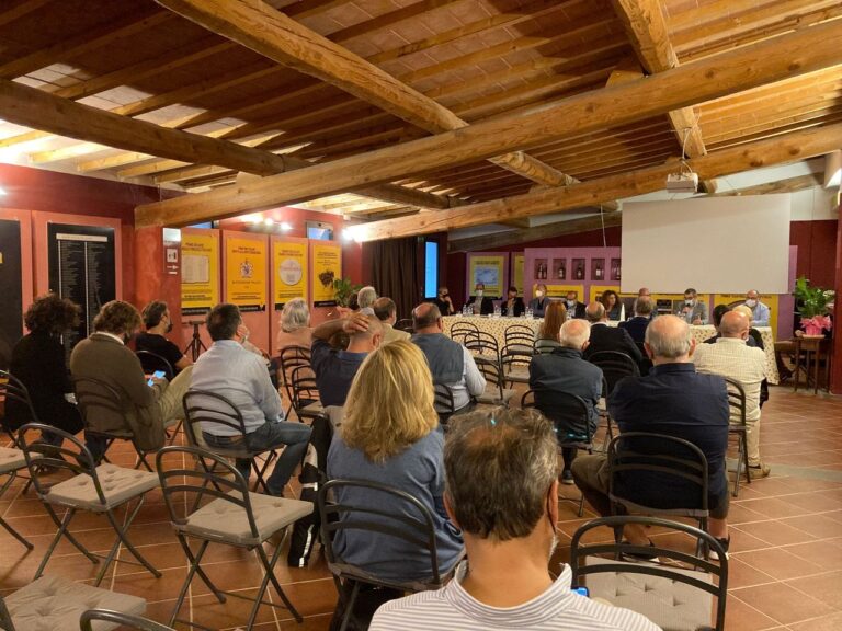 Montalcino, il volontariato al centro della presentazione del libro #IOSIAMO alla Fattoria dei Barbi