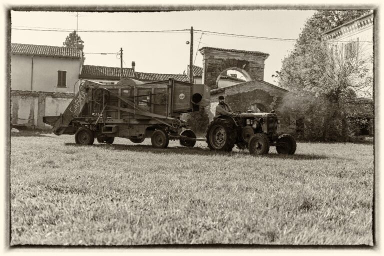 Cremona, agricoltura tra passato e futuro. Come si sono evoluti i mezzi agricoli. Dai trattori testa calda ai 400 cavalli