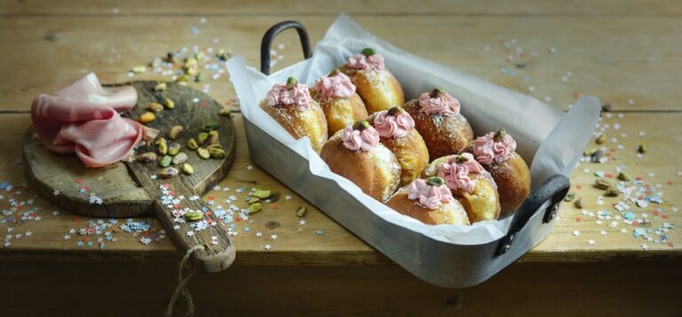 Carnevale, la sorpresa è in cucina. Ecco il bombolone salato, farcito di mousse di mortadella. Ricetta