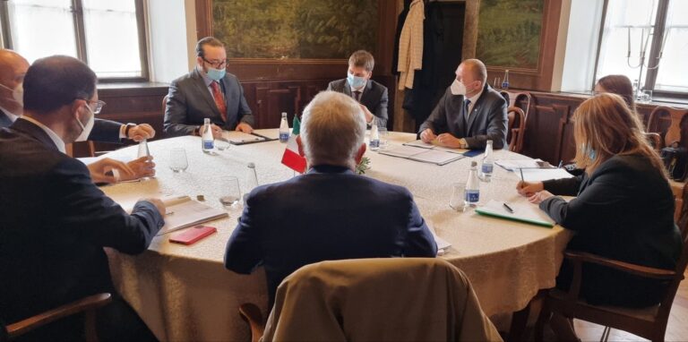 Vino, etichettatura alimentare, gestione foreste e pesca al centro dell’incontro Patuanelli e Podgoršek (Slovenia)