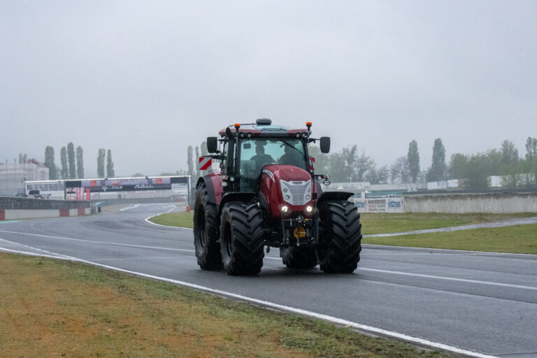 McCormick scende in pista con XCamp Pro e prova gli ultimi mezzi nel mercato