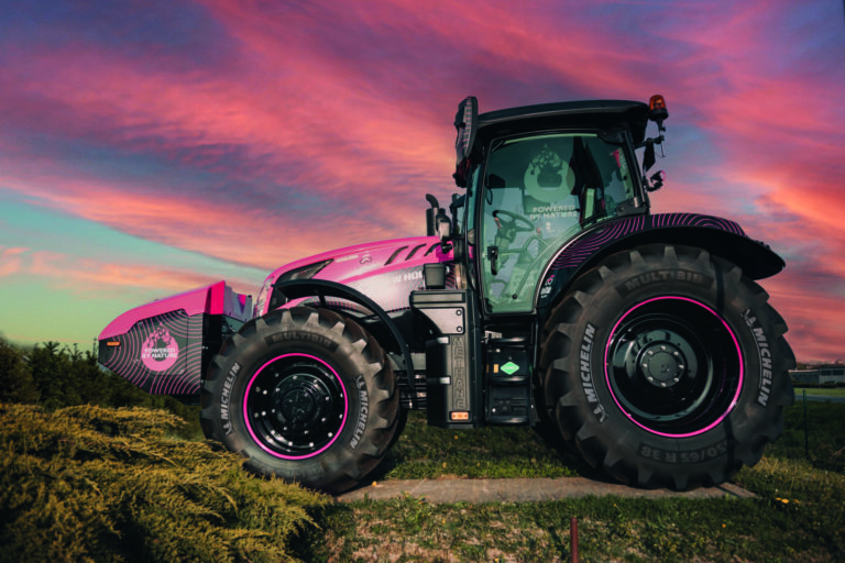 Il New Holland T6 Methane Power promotore della sostenibilità durante il Giro d’Italia 2022