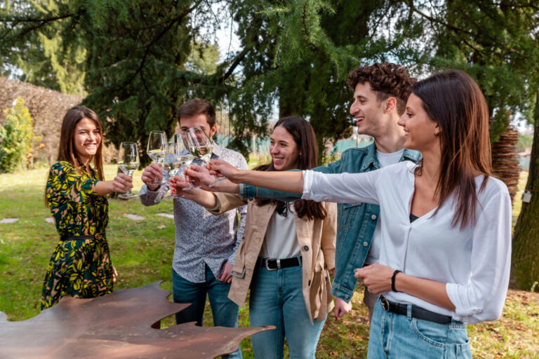 Vigneti Aperti 2022 entra nel vivo: degustazioni, aperitivi e cene tra i filari, ma anche musica, arte e spettacolo