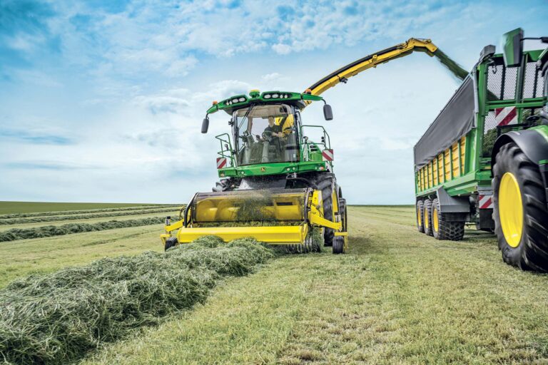 Trince semoventi John Deere 2023: maggiore potenza e rendimento elevato