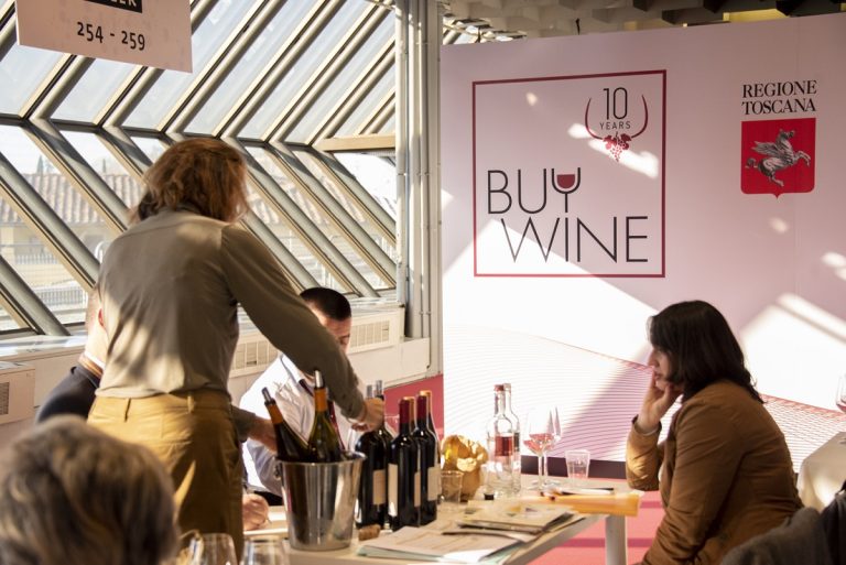 Vino. Con BuyWine il vino made in Tuscany incontra 39 Paesi da tutto il mondo