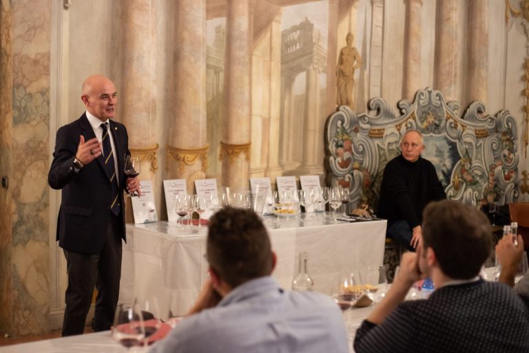 Dall’Alta Langa, allo Champagne fino al Riesling Renano sfilata di grandi bianchi nelle Masterclass di Wine&Siena 2023