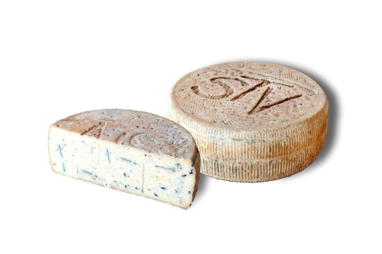 Strachitunt DOP. Il formaggio millenario della Val Taleggio conquista i giovani produttori