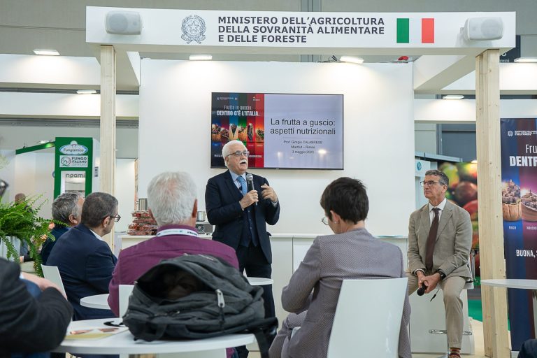 Frutta secca. A Macfrut Ismea e MASAF lanciano la campagna ‘Dentro c’è Italia’