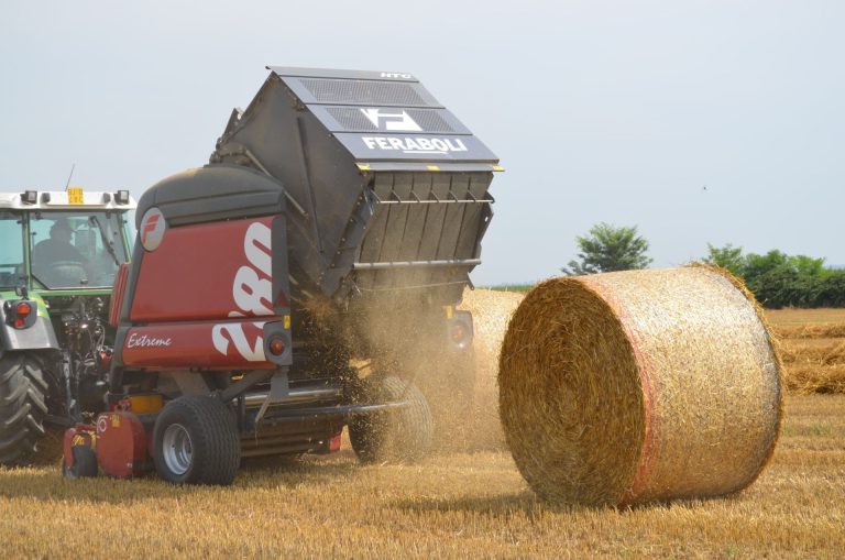 BKT semplifica le attività agricole estive: ecco come la fienagione diventa alla portata di tutti