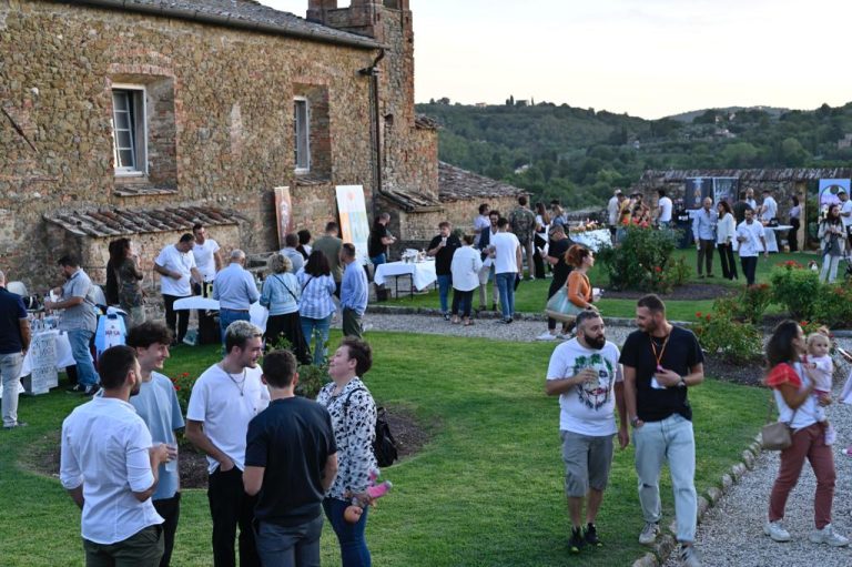 Il gin sposa la porchetta artigianale. Alla Sagra di Monte San Savino (8 e 9 settembre) 24 produttori