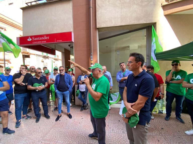 Vino. In Puglia viticoltori della Cia in piazza: così muore il settore