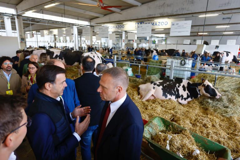 Presto bandi per agricoltura e zootecnia: il ministro Lollobrigida alla Fazi di Montichiari